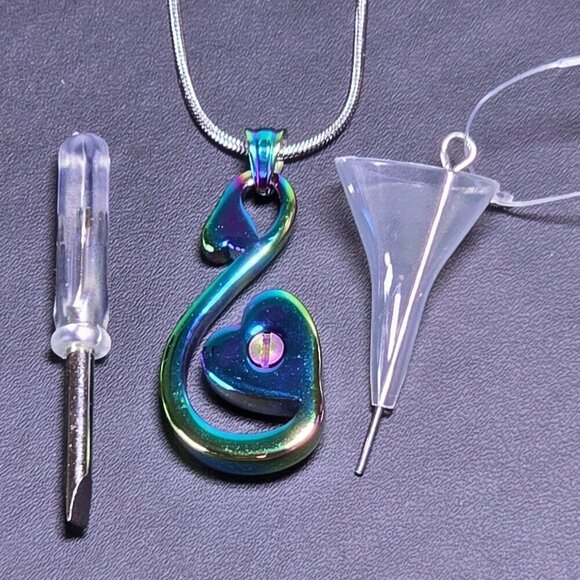 Memorial Heart Urn Necklace in Stainless Steel (NWOT) - Picture 4 of 7